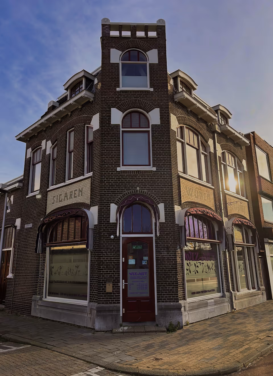 Afbeelding van de Wiz-Art. genomen vanaf de straat.