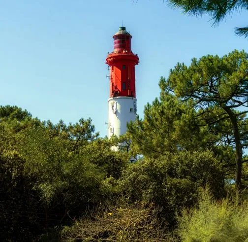 L'emblematico faro di Cap Ferret, vicino alle proprietà del gruppo Beauvallon Collection.
