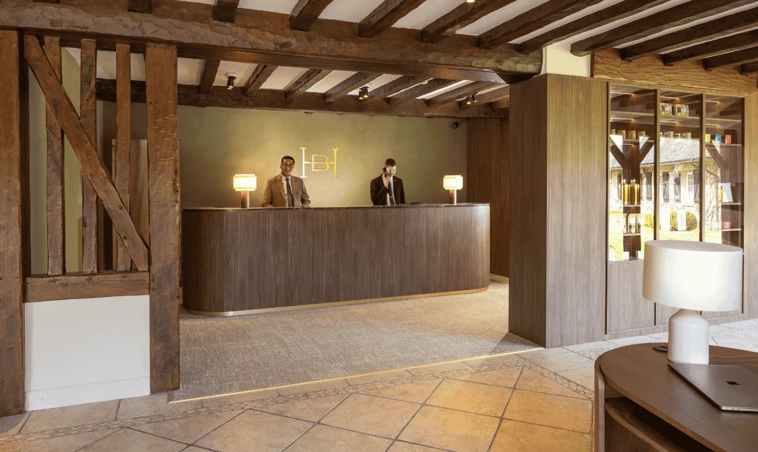 Recepção do Hostellerie La Briqueterie & Spa en Champagne, hotel do grupo Beauvallon Collection.