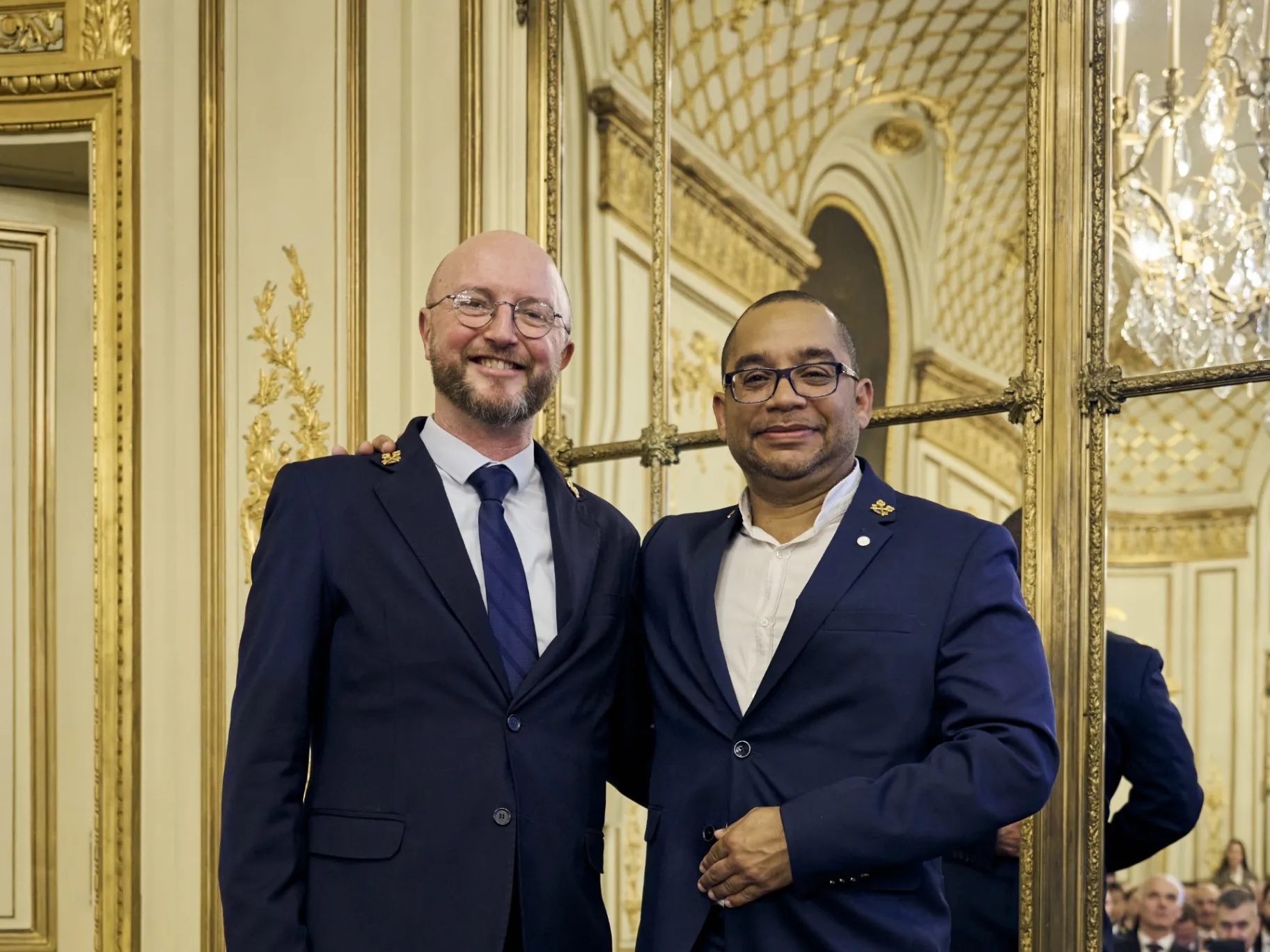 Concierge presso l'Hostellerie Cèdre & Spa Beaune dopo aver ottenuto la distinzione Clefs d'Or.