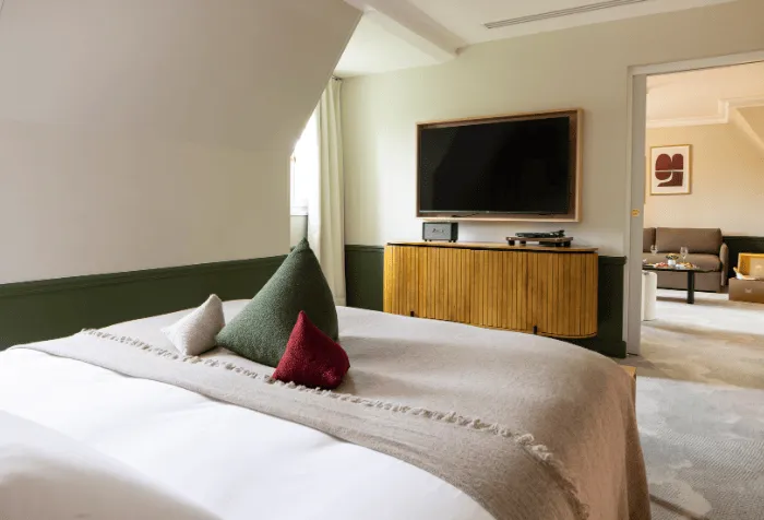 Champagne Suite room with double bed at Hostellerie La Briqueterie & Spa.