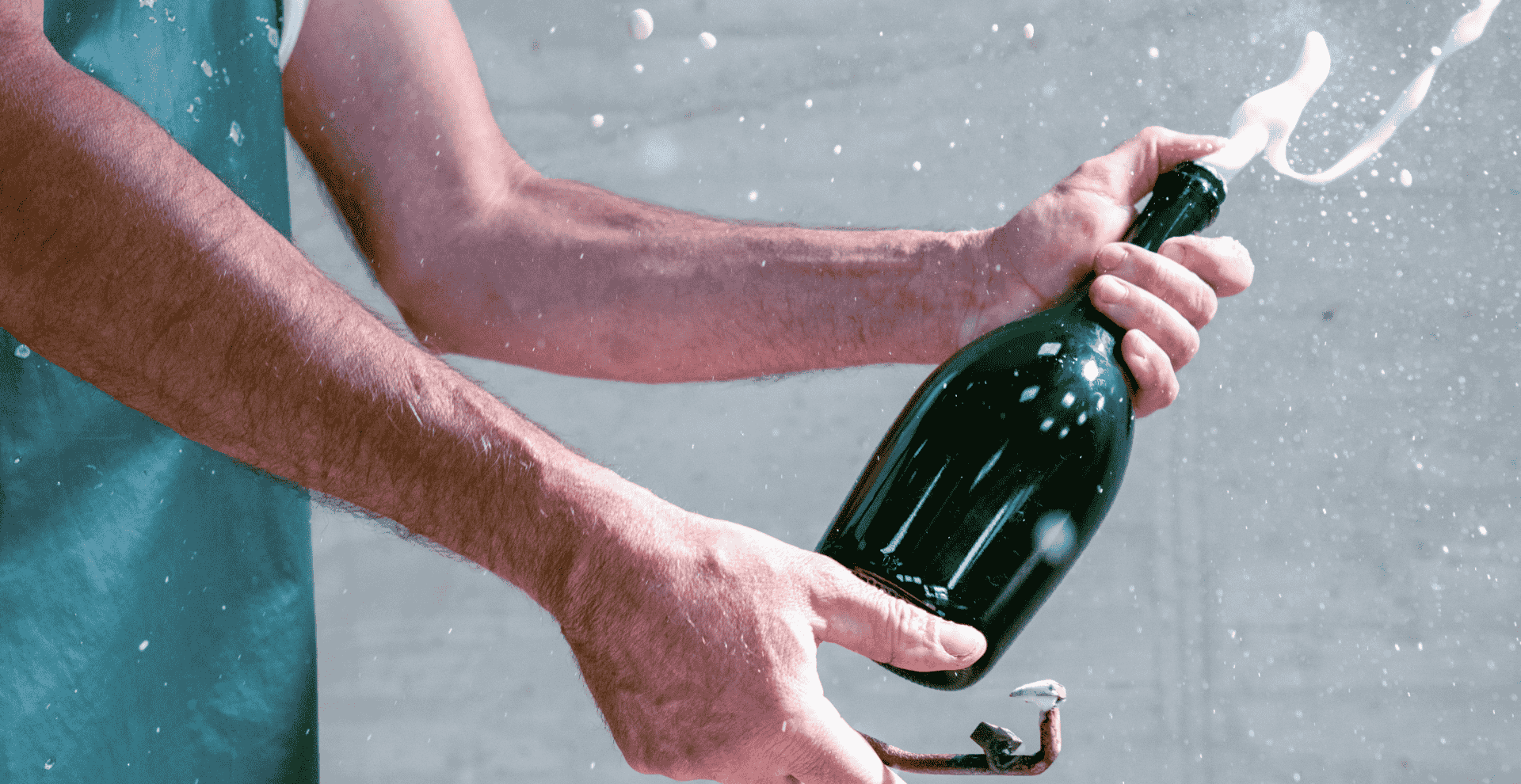 Opening a bottle of champagne during an oenological experience offered by the Hostellerie Briqueterie & Spa.
