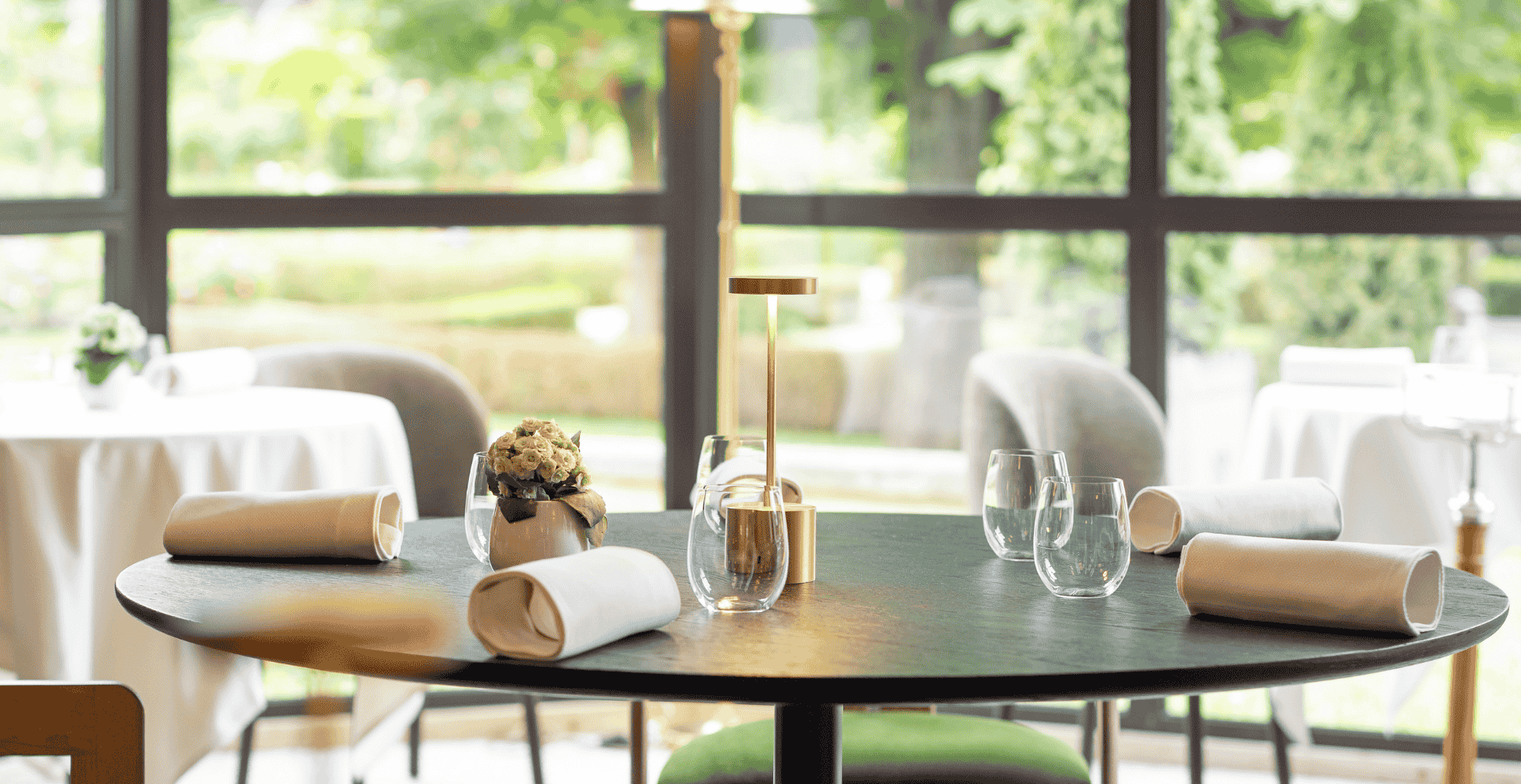 Table set in the dining room for a gastronomic experience at the Hostellerie Briqueterie & Spa.