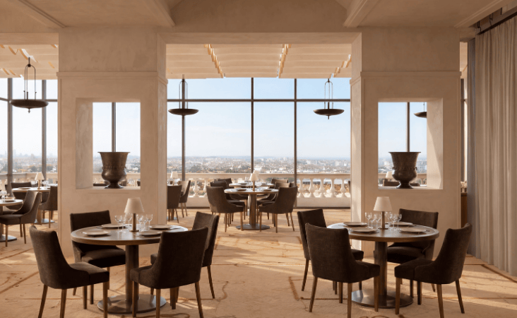 Sala da pranzo gourmet Villa Florentine con vista panoramica sulla città e mobili contemporanei eleganti.