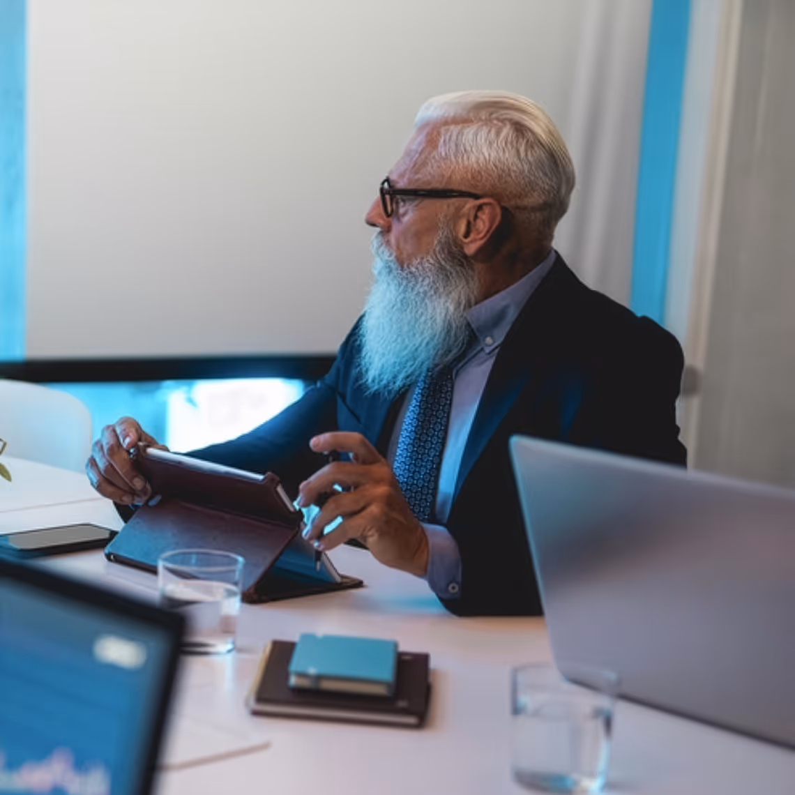 Distributor working late