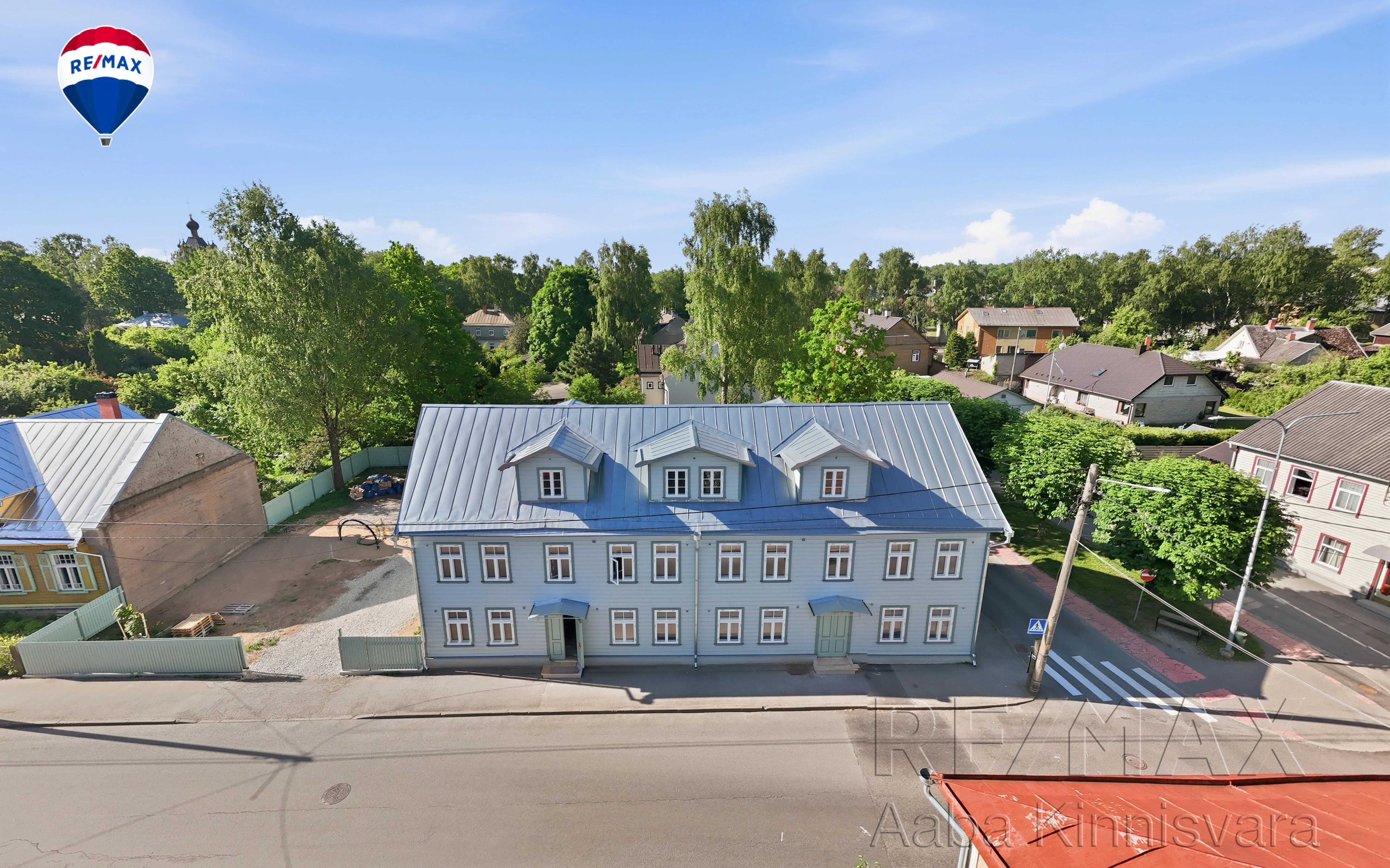 Vaba 13 kortermaja, välivaade ülalt eest, droonifoto