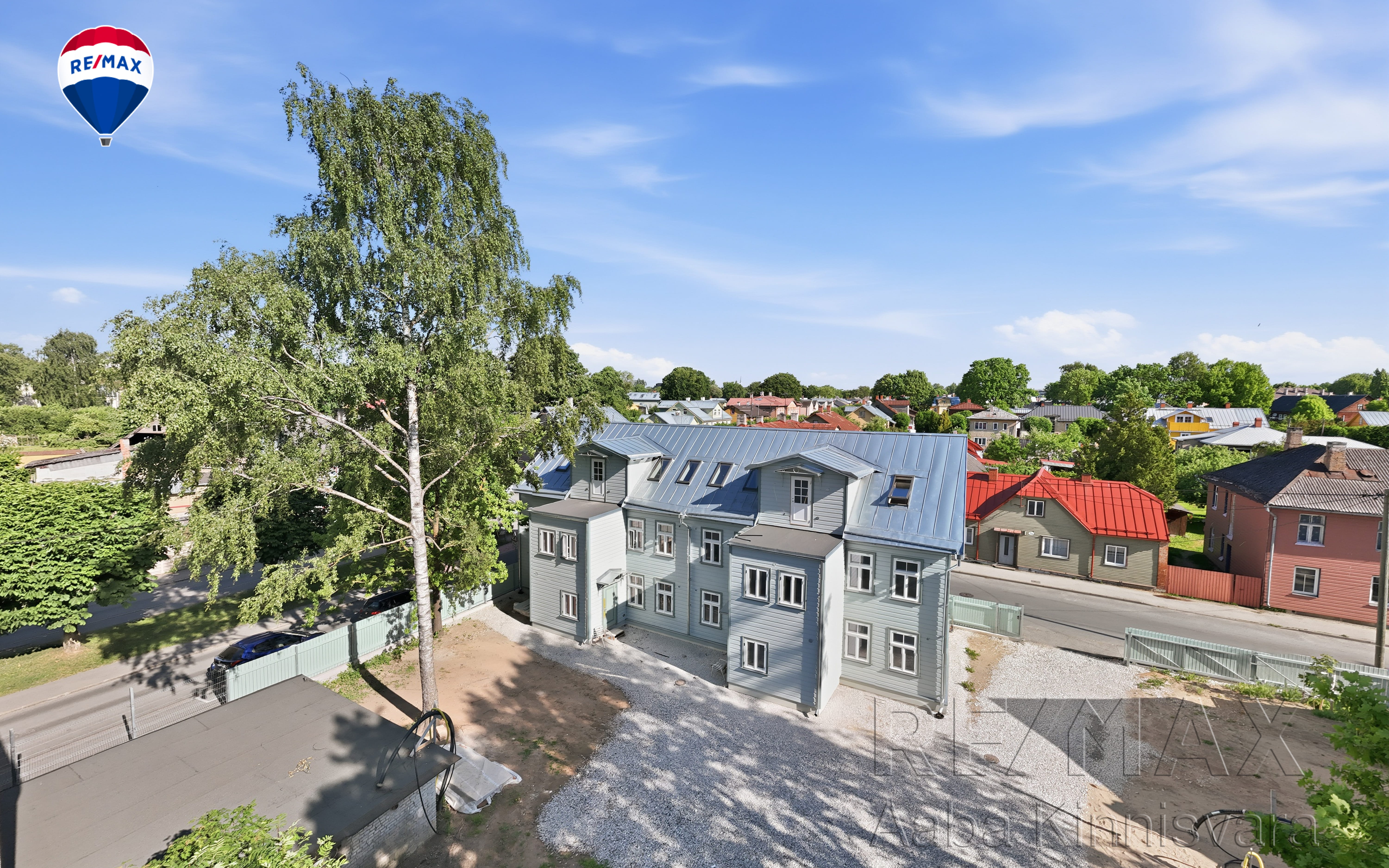 Vaba 13 kortermaja - välivaade hoovist ülalt, droonifoto