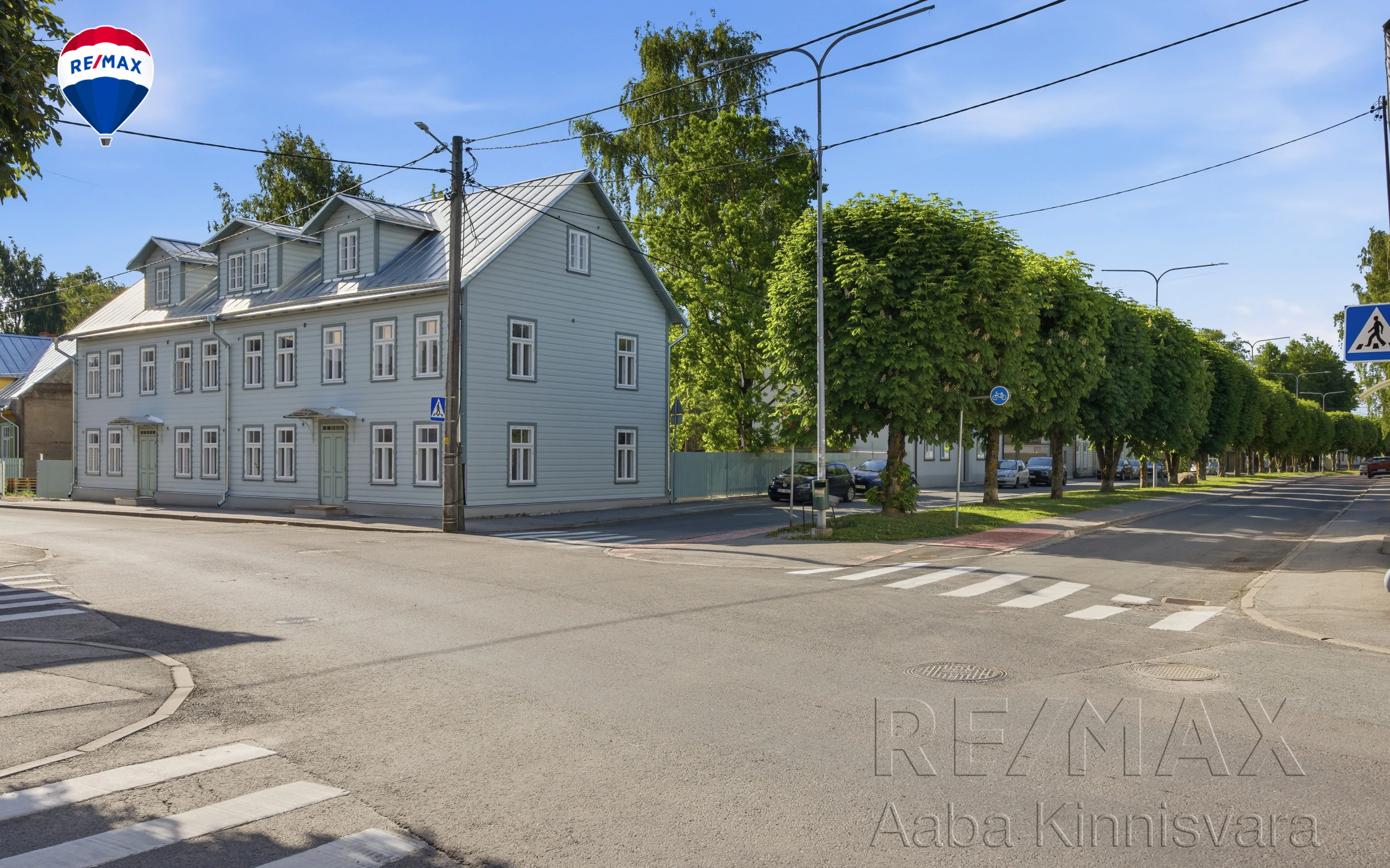 Vaba 13 kortermaja - välivaade küljelt kesk tänavalt, foto