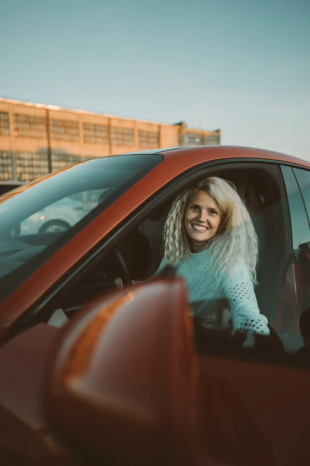 Kristel Kruustük smiling in a car
