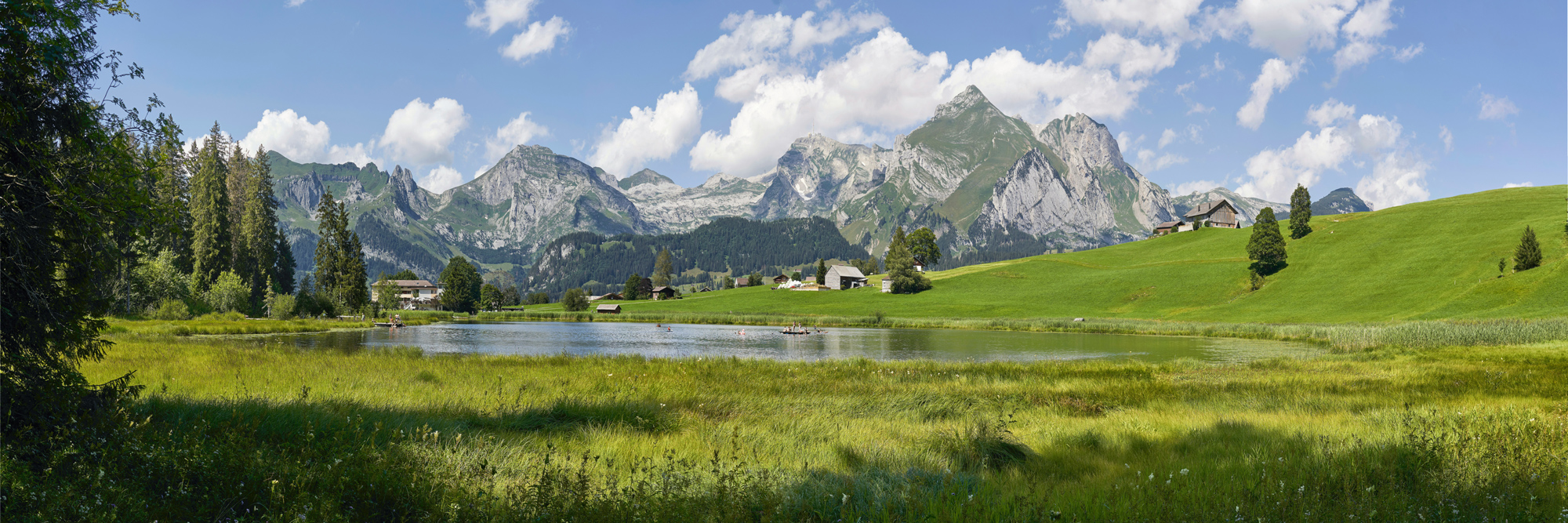 Bergsee mit Blick auf die Churfirsten
