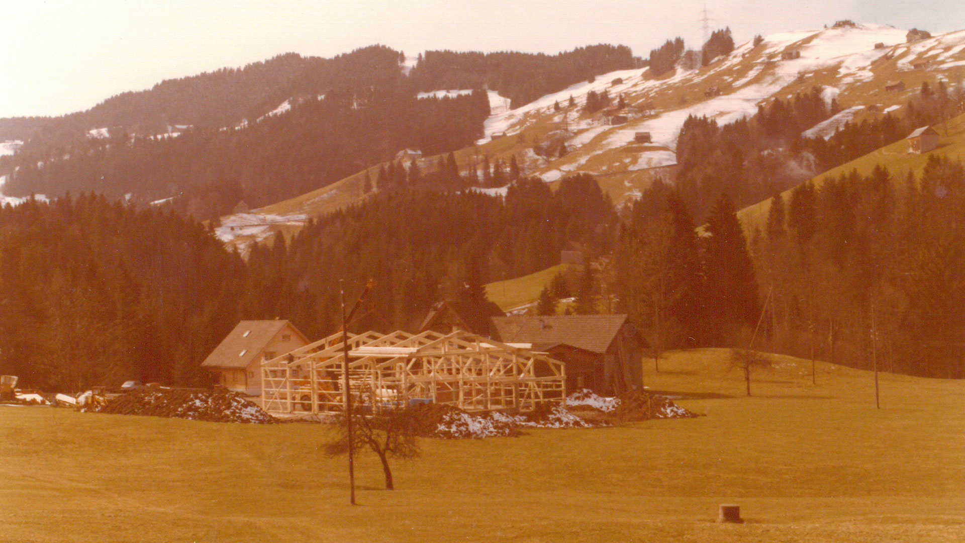 Aufbau der Werkhalle im Jahr 1979