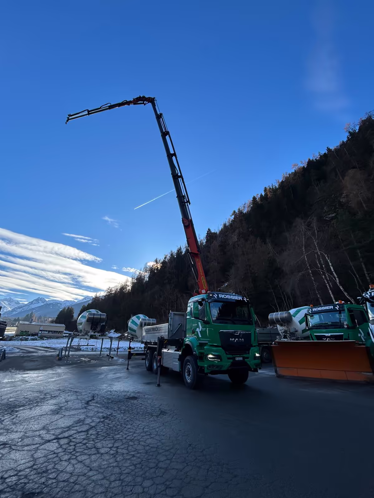 Véhicule équipé d'une grue 34 to/ml