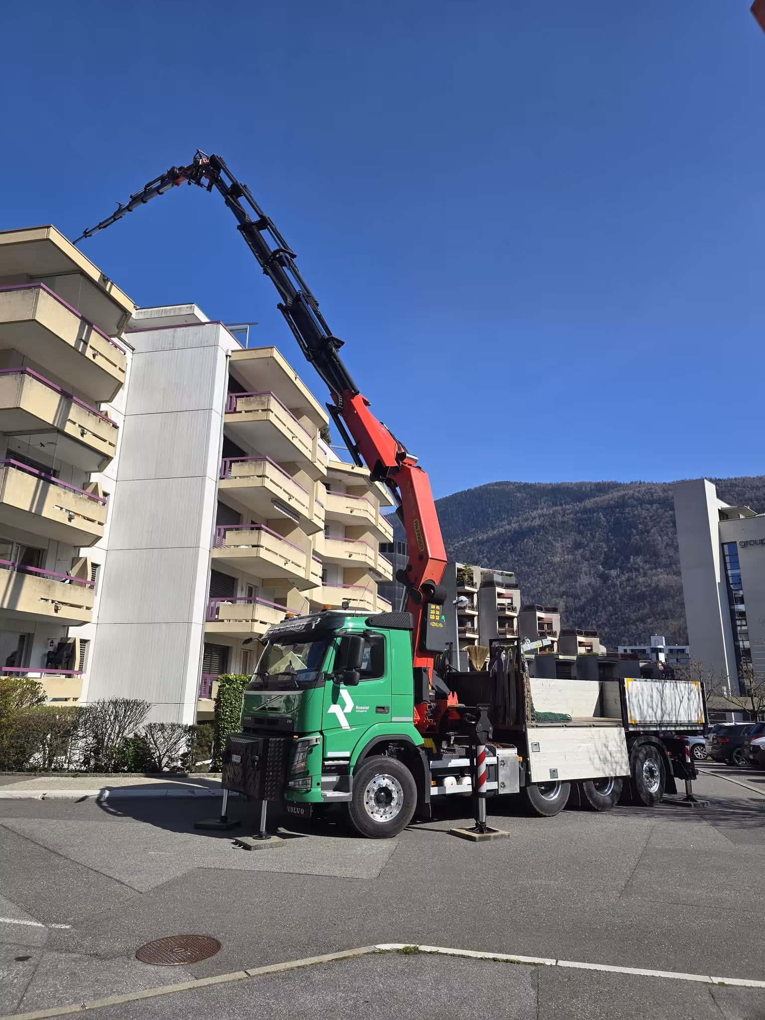 Véhicule équipé d'une grue 78 to/ml