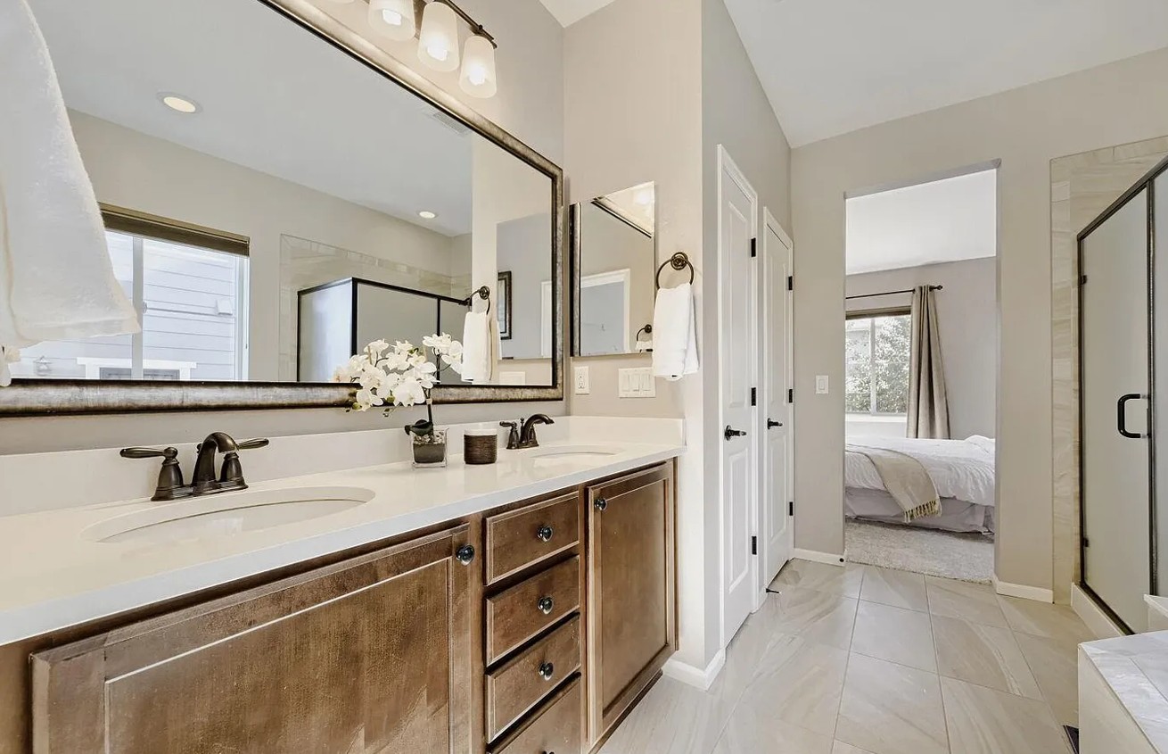 Detailed bathroom cleaning in a Denver home