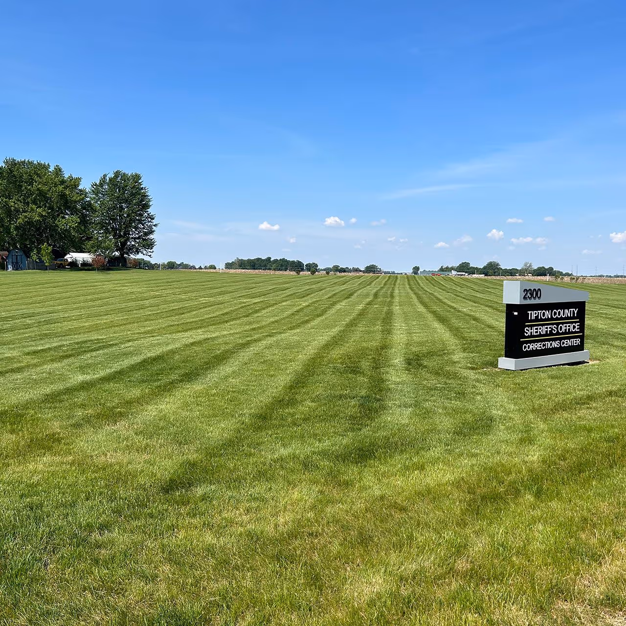 Commercial lawn maintenance services in Fishers, Indiana