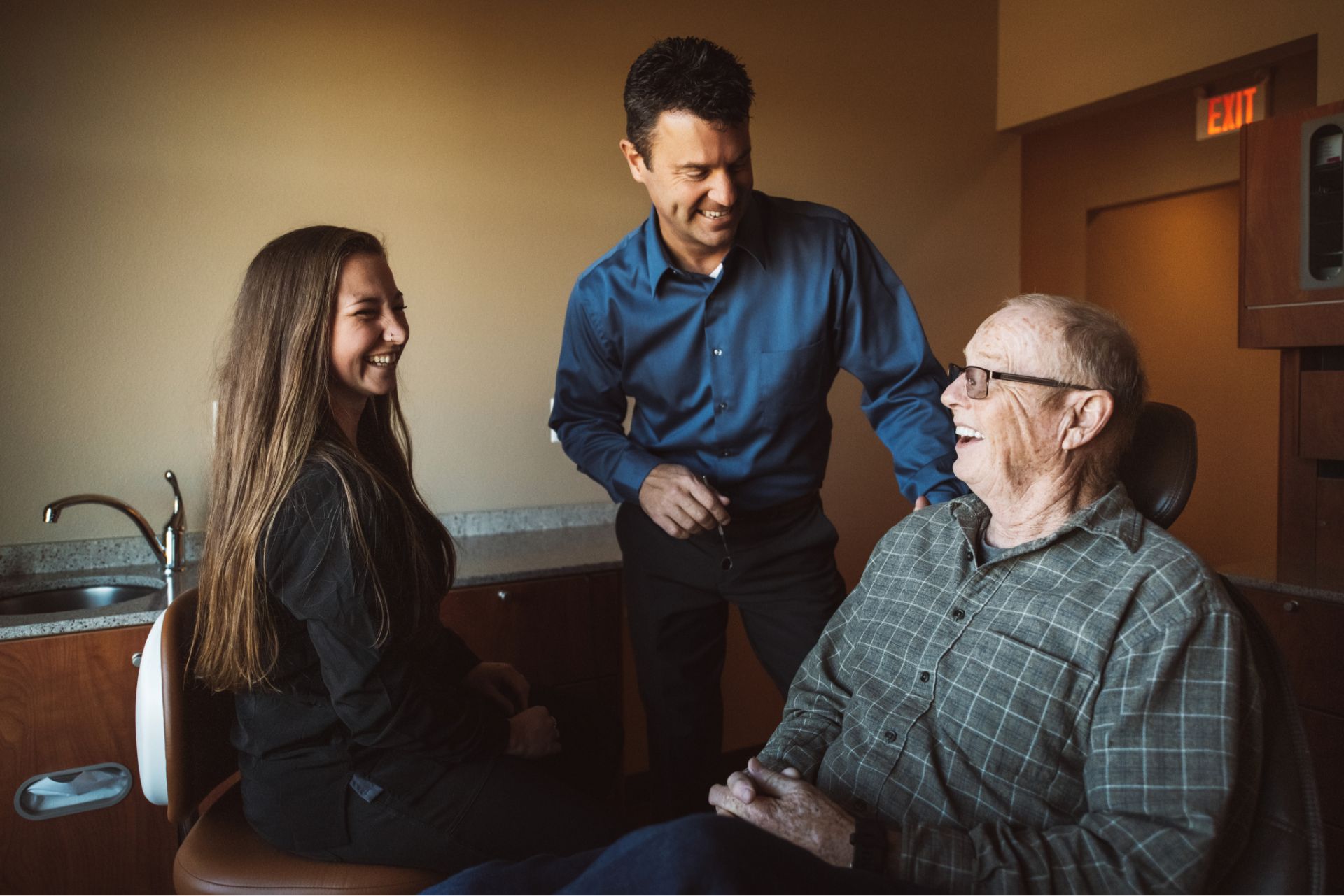 Drs. Rob and Jeff Loftus talking with a patient