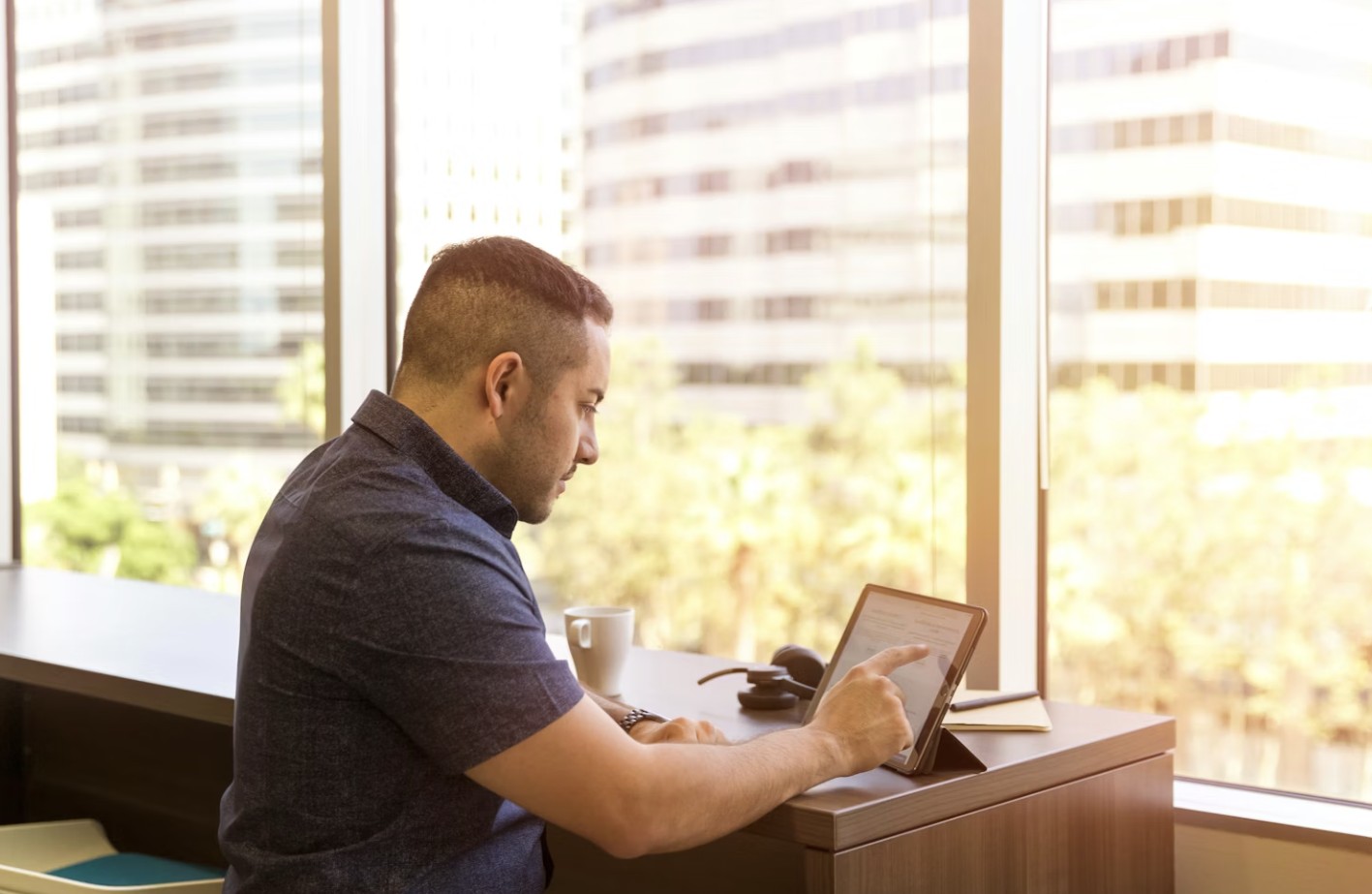 [background image] image of a serene office space (for a personal coach & consultant)