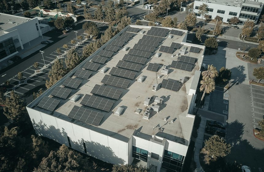 Commercial rooftop solar system managed and operated by Onyx Renewables.