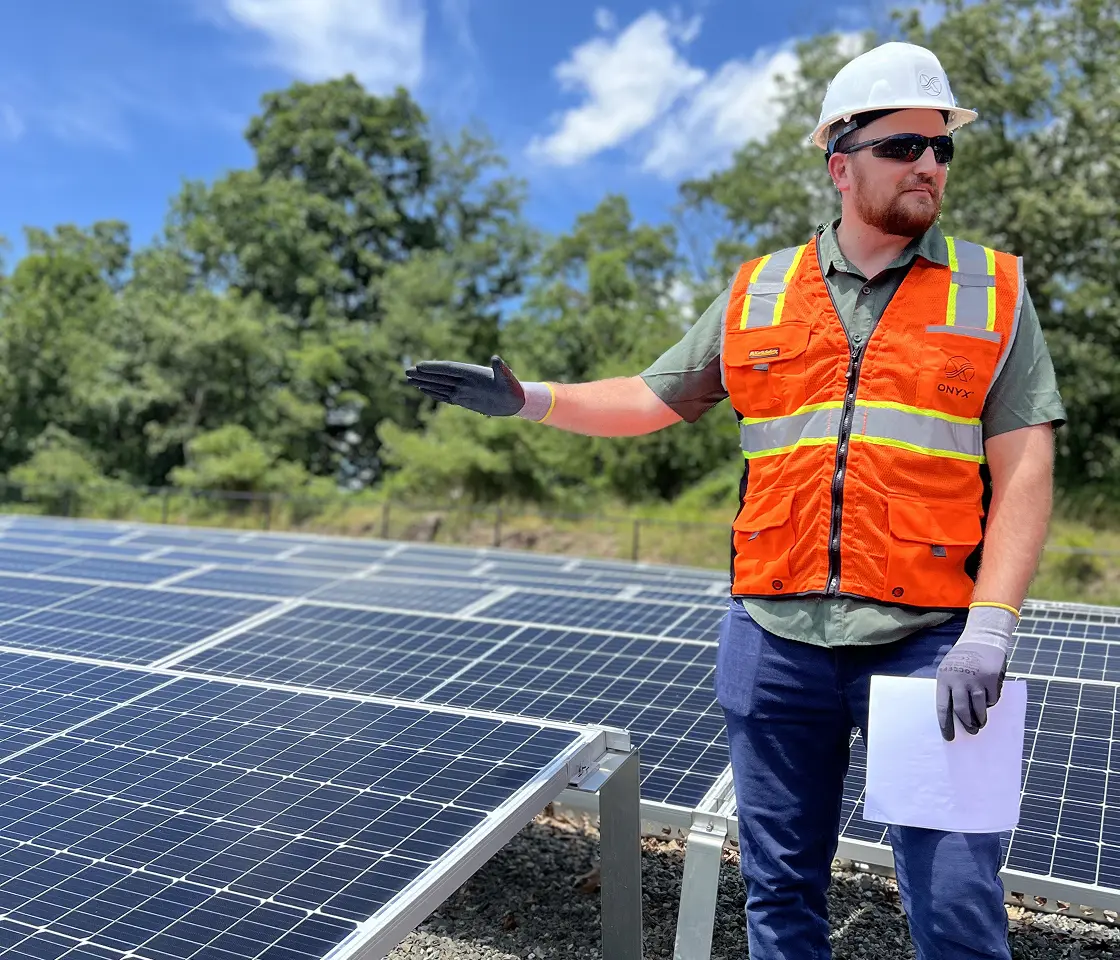 An Onyx worker directs a commercial solar installation, ensuring safe and efficient project execution.