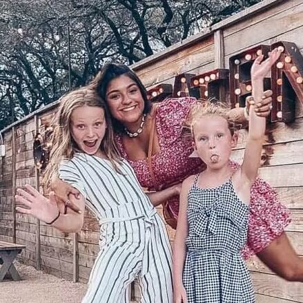 Au pair con dos niñas de su familia anfitriona en Estados Unidos