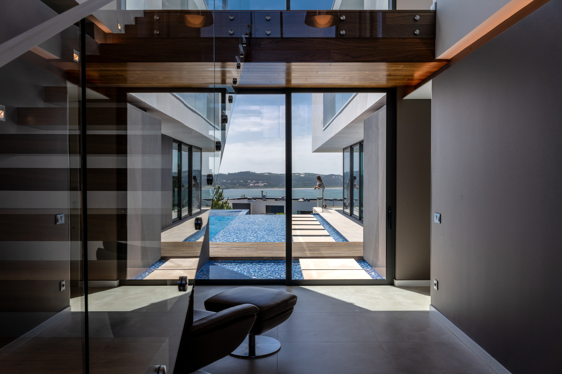 Ardonha Villa pool with infinity edge and floating stepping stones at dusk, Foz do Arelho