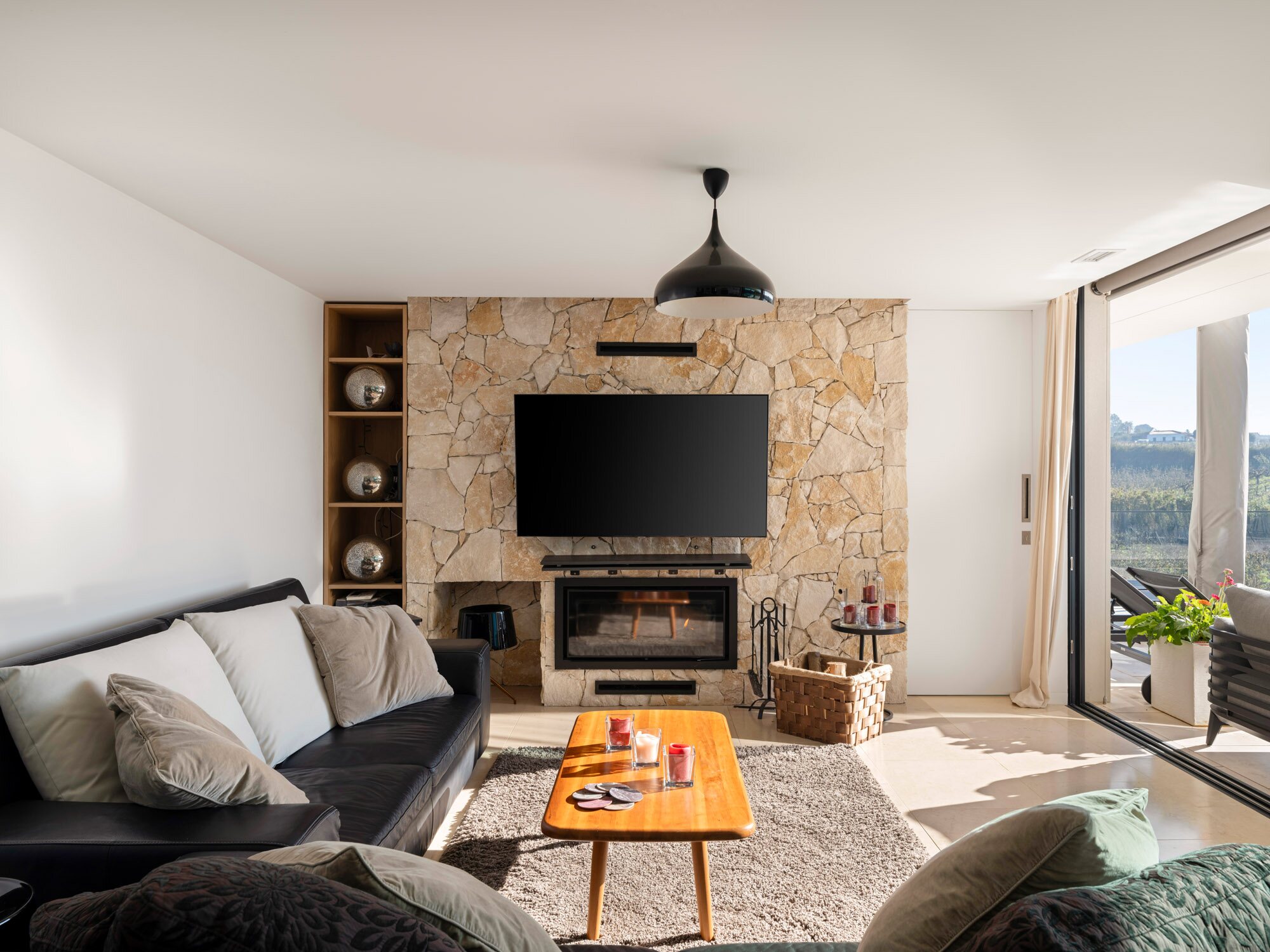 Rural Paradise Villa: Where Modern Living Takes Root