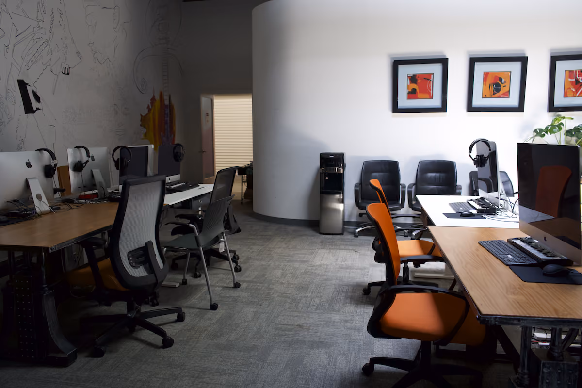 iMac workstations in the DISTRKCT computer lab in Kansas City