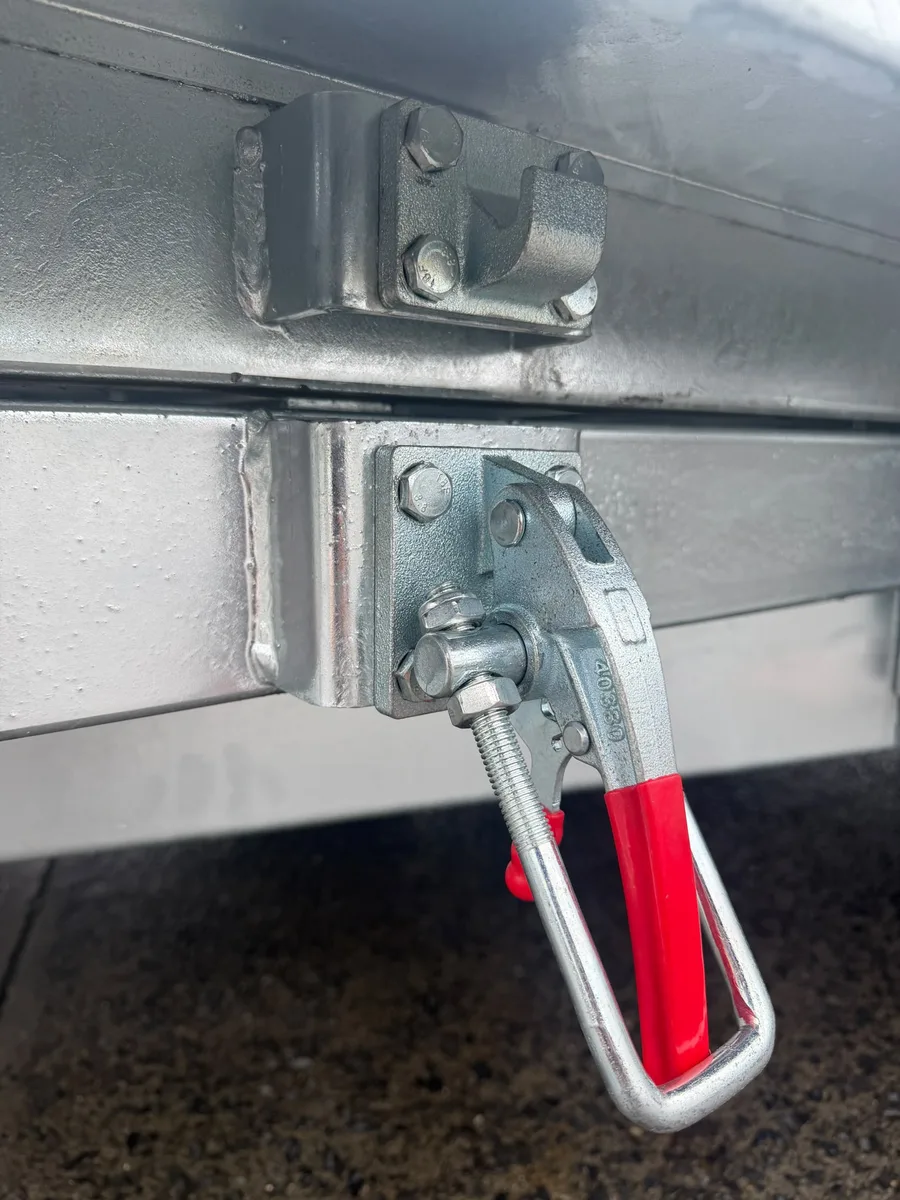 Tipper trailer body latch unlocked, with the hook released from the catch