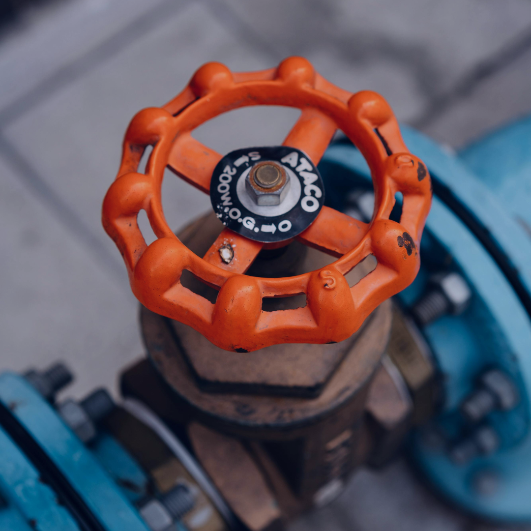 How to Isolate a Water Main Without Shutting Down Service
