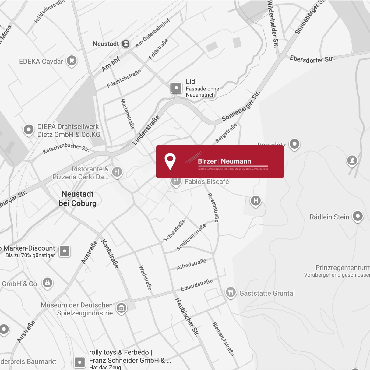 Stadtplan mit hervorgehobener Adresse und roter Positionsmarkierung.