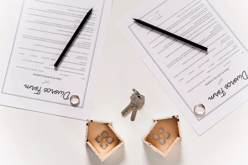two keys with papers, representing property division legal matters