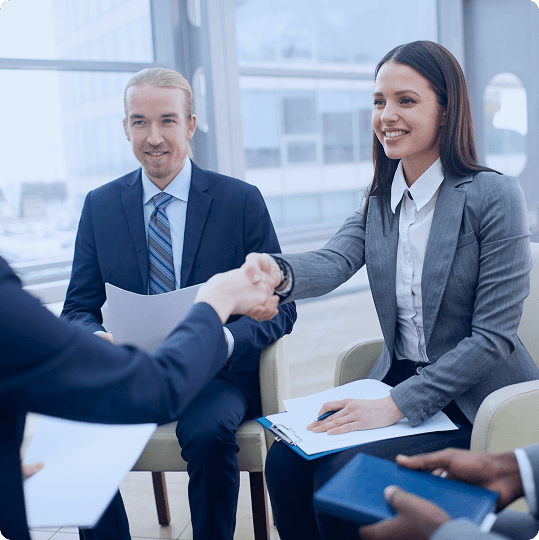 a business consultant in Dubai handshake with the client