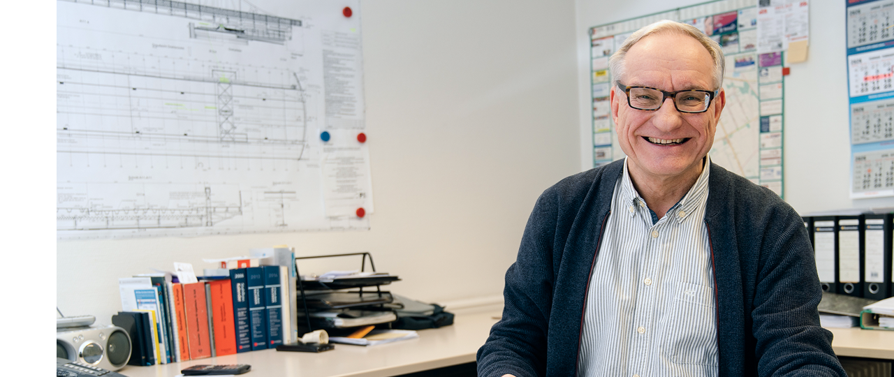 Michael Carstens, Inhaber Ingenieurbüro SAV, im Büro in Papenburg