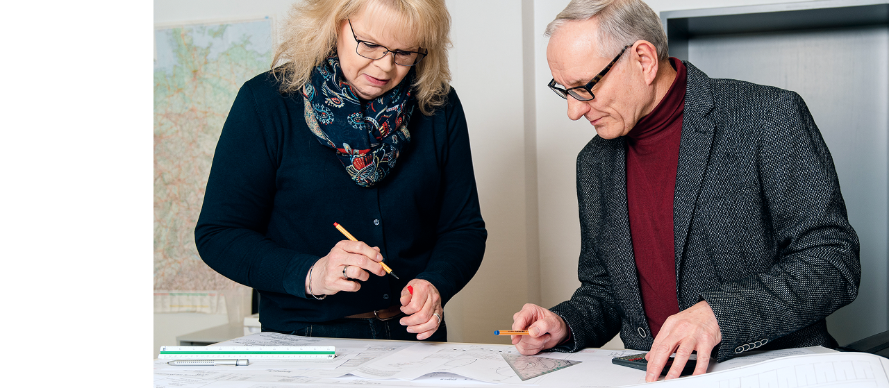 Beratungsgespräch im Ingenieurbüro SAV zur Tragwerksplanung und Bauüberwachung