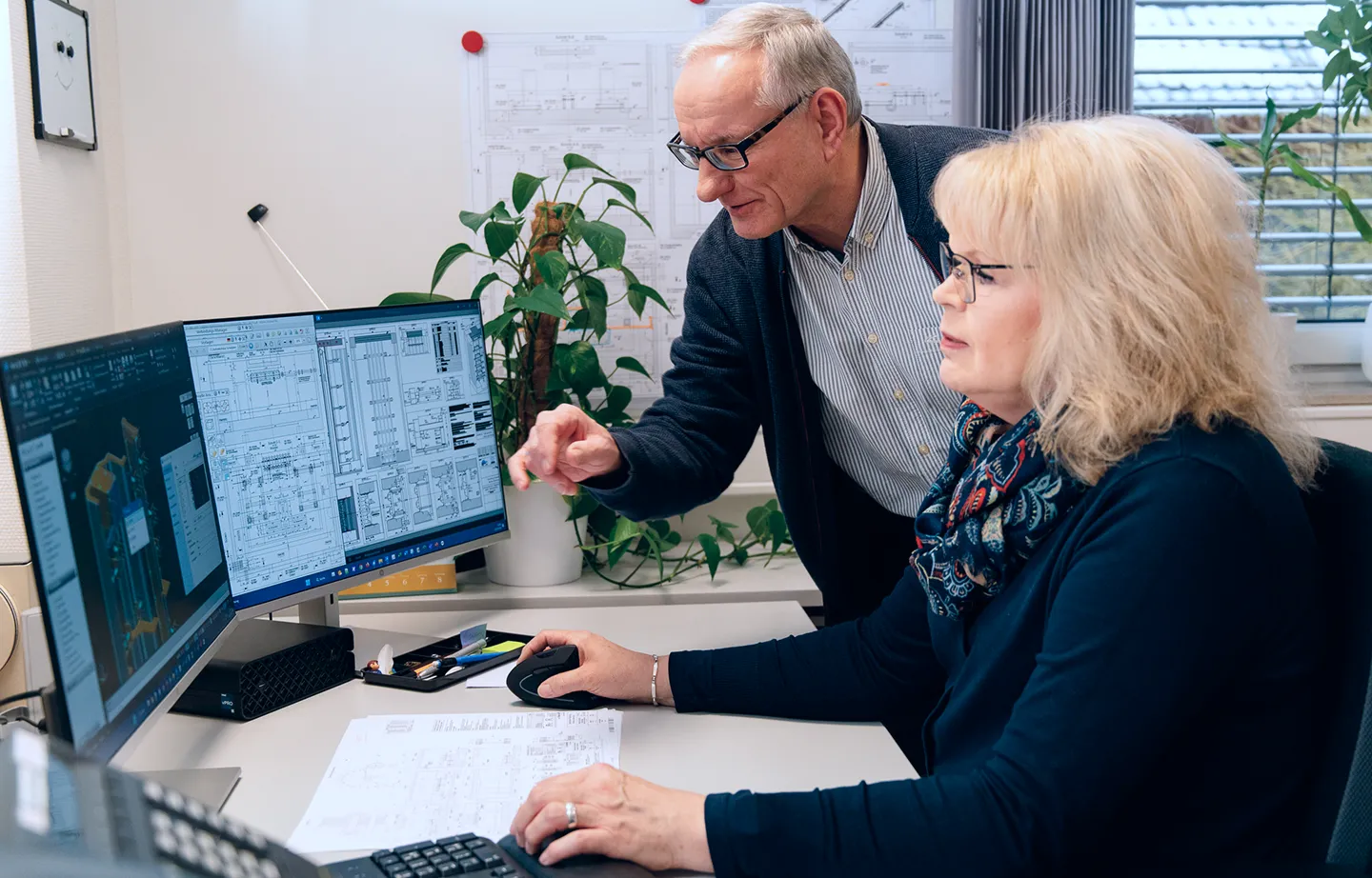 Ingenieurbüro SAV bei der Tragwerksplanung am CAD-Arbeitsplatz in Papenburg