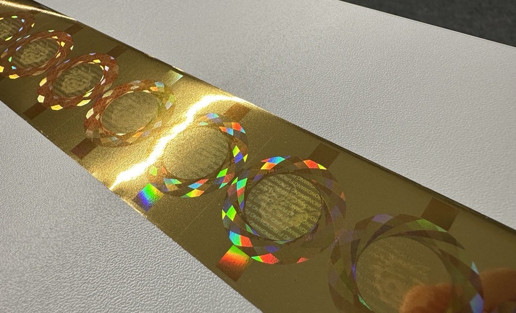 Holographic single image foil