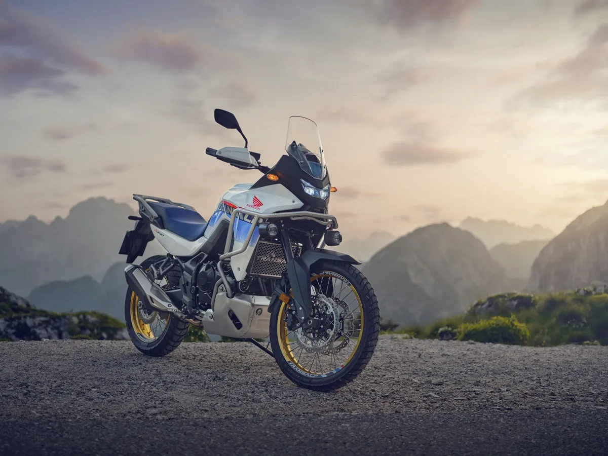 Honda XL750 Transalp 2025 : l’Aventure en toute sérénité