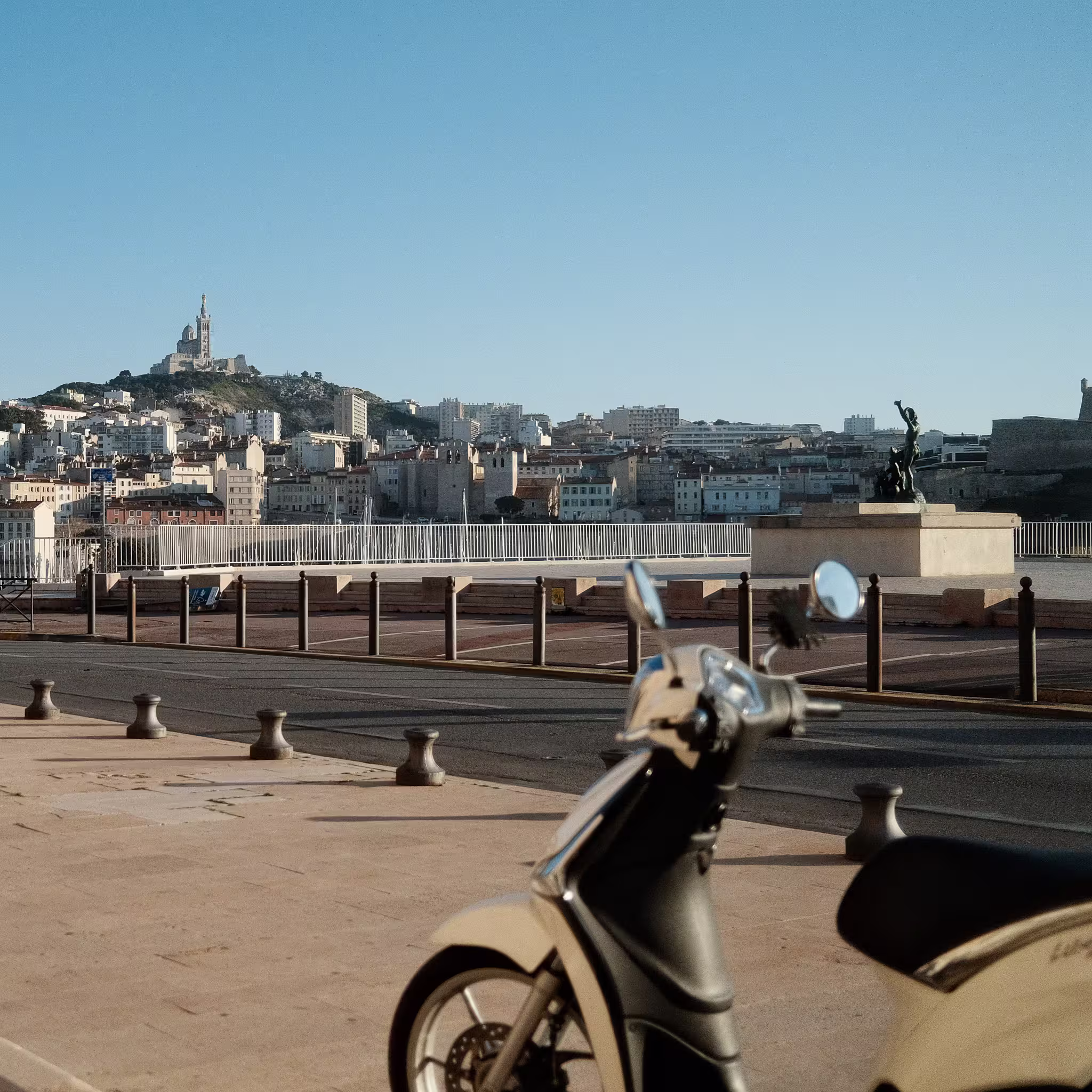 Location de scooter en France : 50cc, 125 et électrique, mode d'emploi
