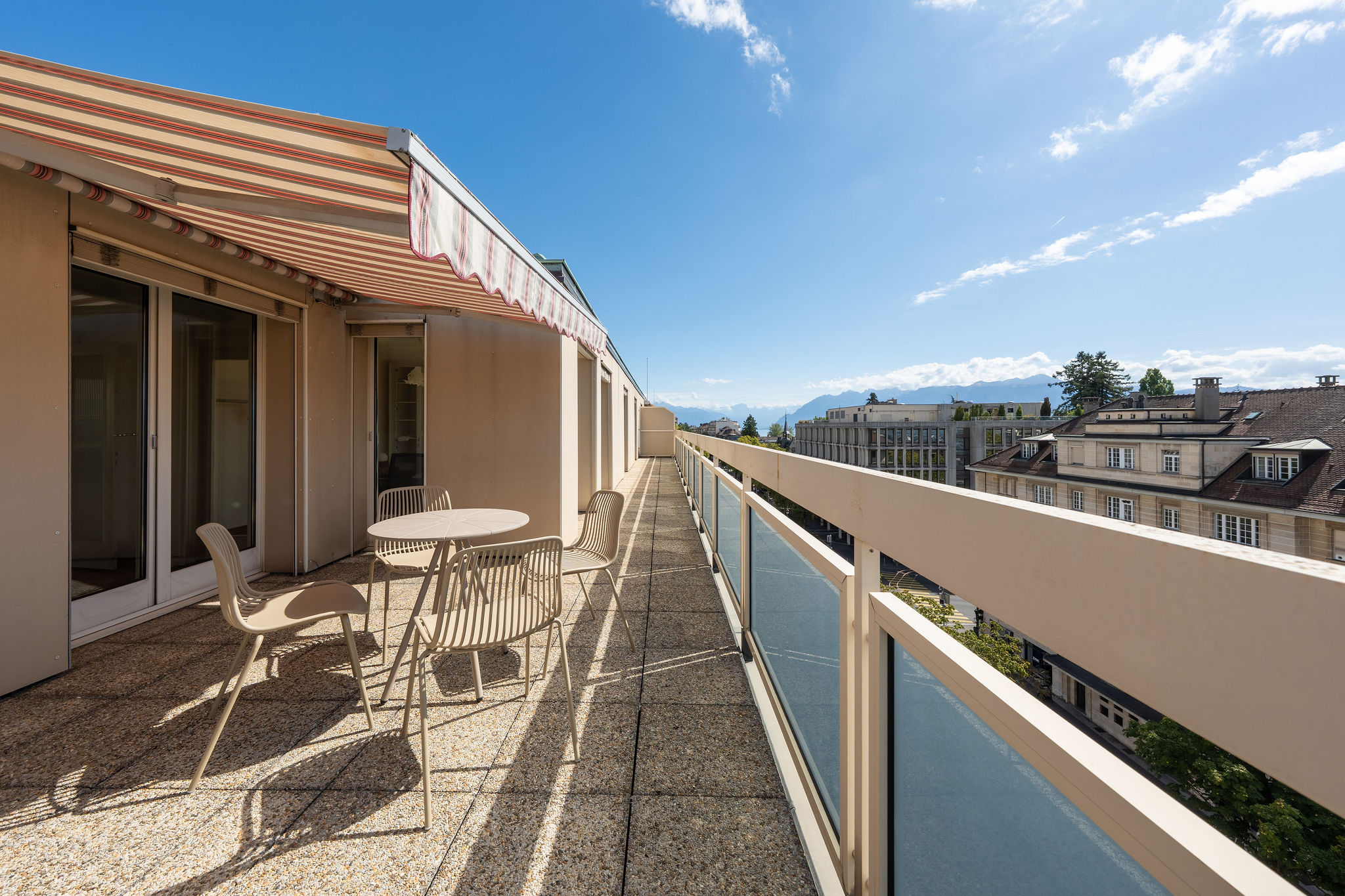 Furnished apartment with terrace and lake view in Lausanne