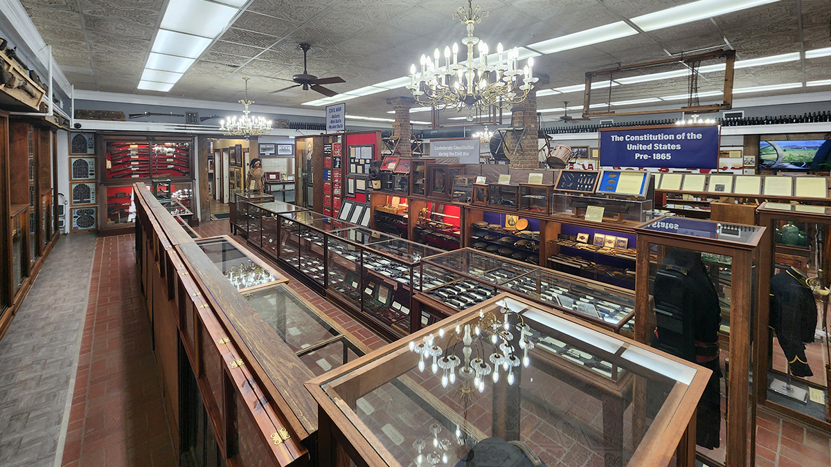 Inside the Vicksburg Civil War Museum