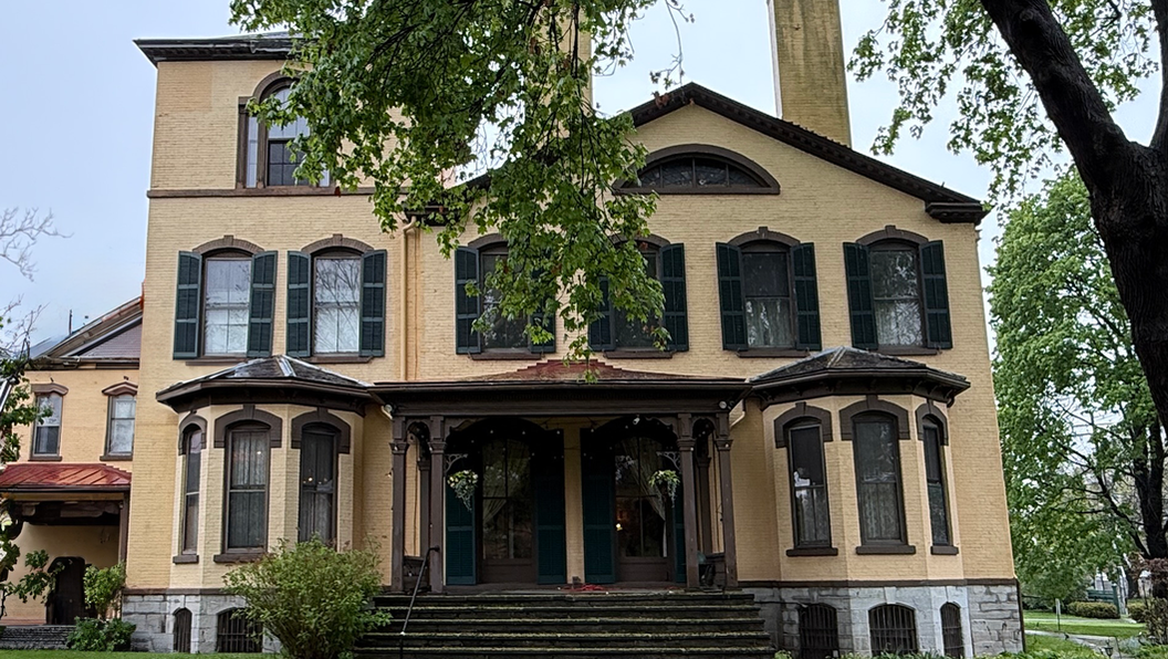 Outdoor side view of the Seward House Museum