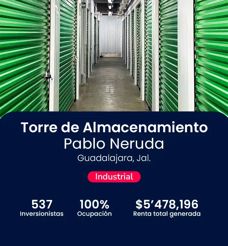 Pasillo de una unidad de almacenamiento con puertas verdes rotuladas como "Torre Guardabox Pablo Neruda Guadalajara", con ocupación total y ganancias.