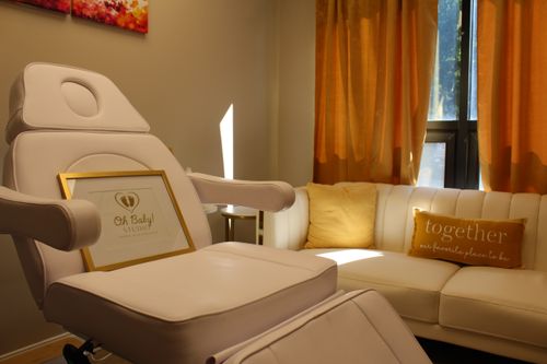 image of an ultrasound machine in a consulting room of a medical clinic