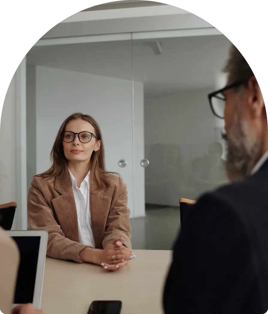 Establish Company In Dubai: Professional Meeting with Business Colleagues