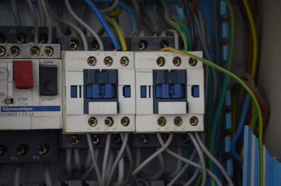 Troubleshooting AC Circuit Breaker Problems in Palm Springs