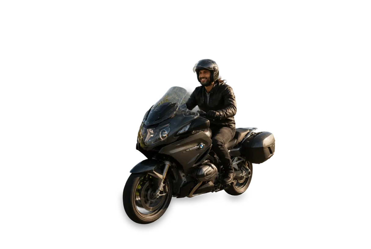 Mann auf Motorrad amcht eine Weltreise