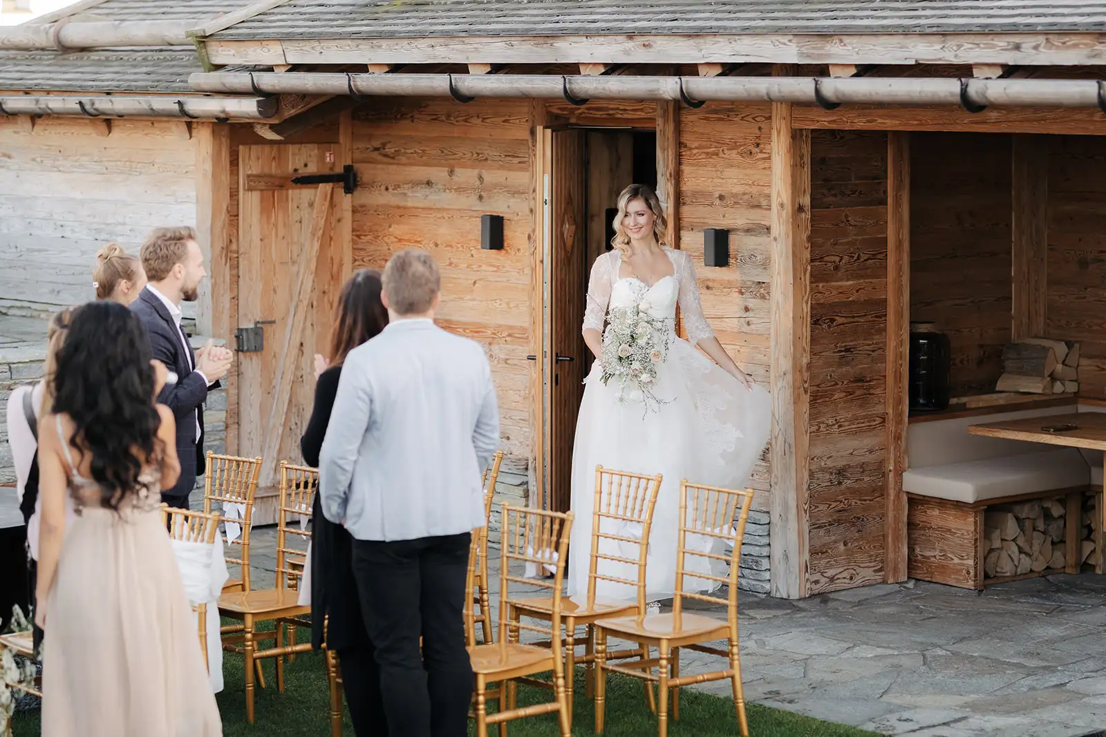Hochzeit Zeremonie Braut und Gäste