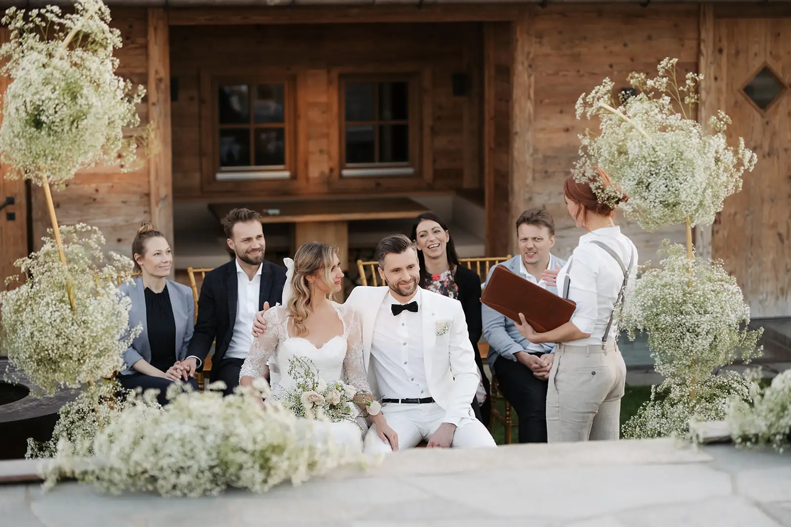 Hochzeit Zeremonie Gäste und Trauredner