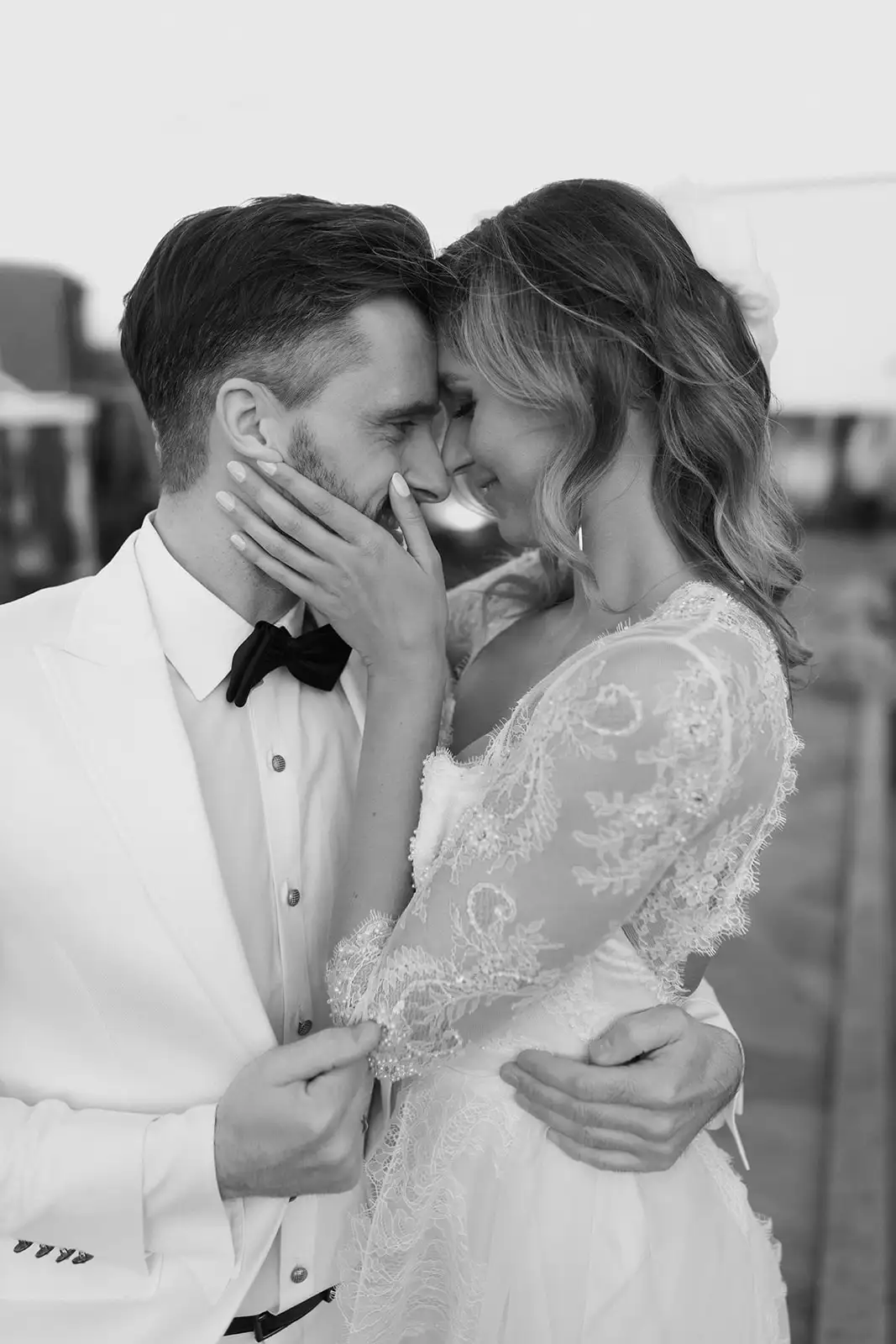 Hochzeit Paarshooting Paar Kopf an Kopf