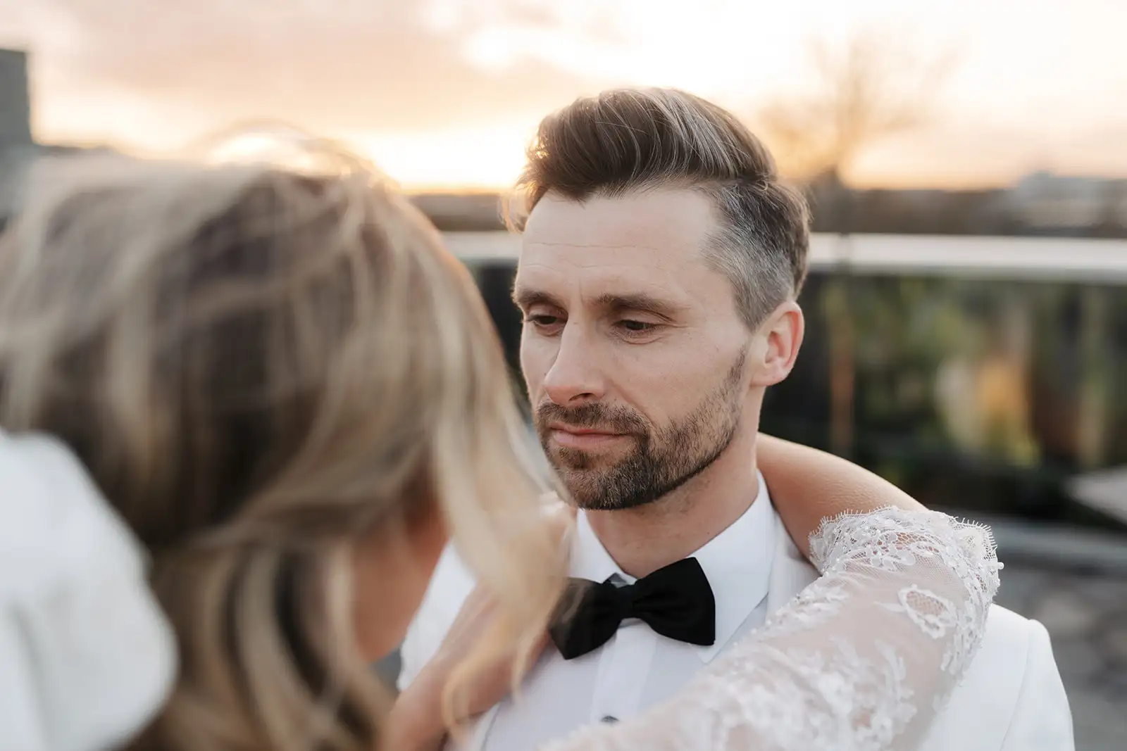 Hochzeit Paarshooting Paar Nahaufnahme Bräutigam Gesicht